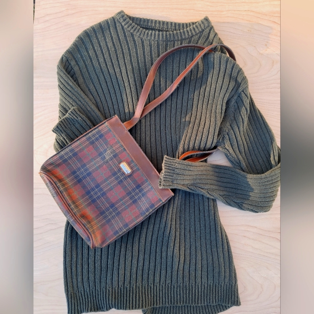 Cozy green large American outpost sweater